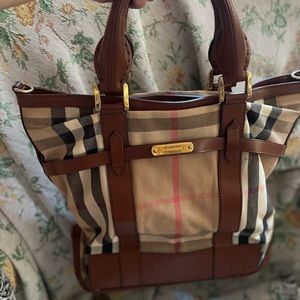 Burberry house check dark tan